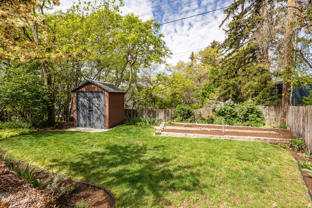 2250 S BELAIRE DR Salt Lake City, UT 84109