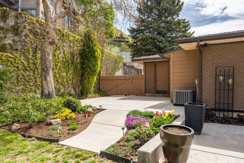 2250 S BELAIRE DR Salt Lake City, UT 84109