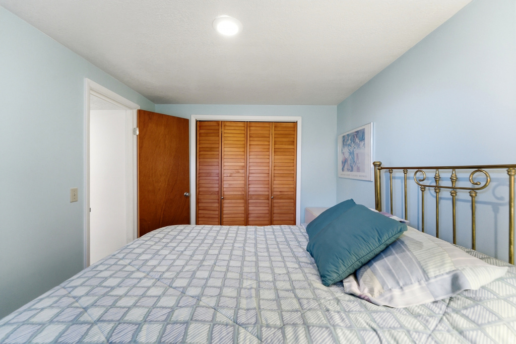 742 E CHELSEA DR Bountiful, UT 84010