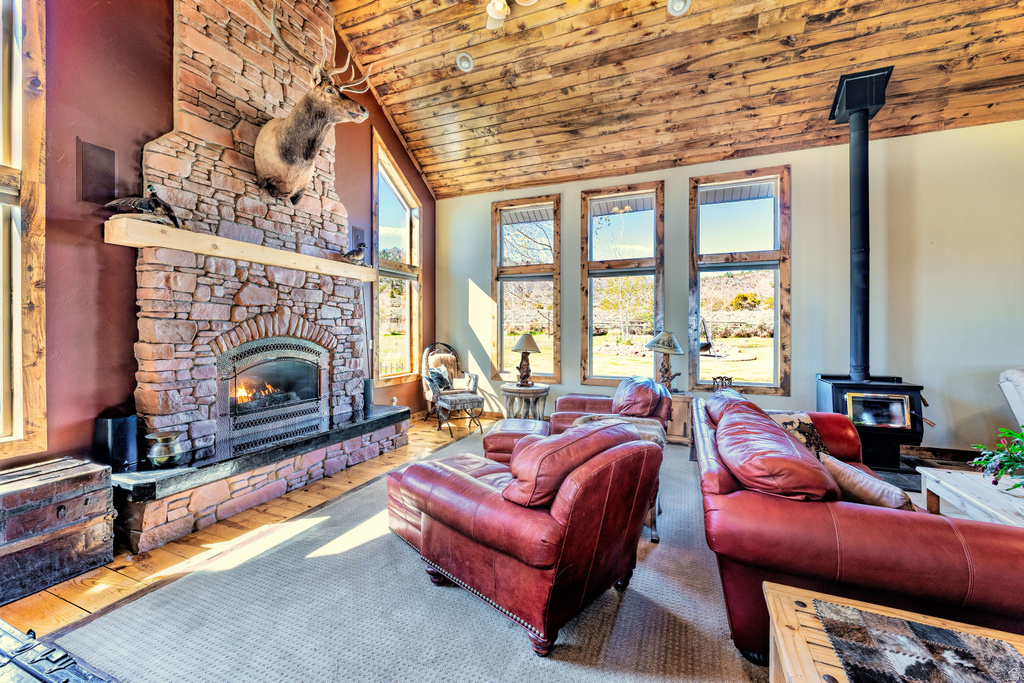 8551 W SAWTOOTH PARK DR Dry Fork, UT 84078