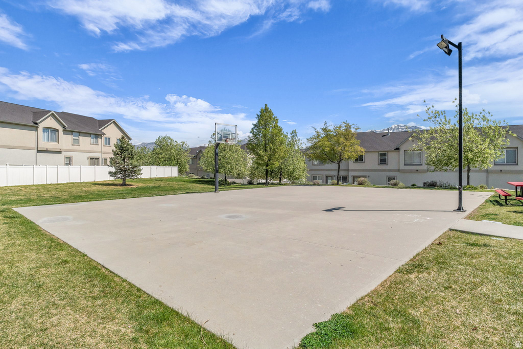 10782 S WYNGATE PARK DR South Jordan, UT 84095
