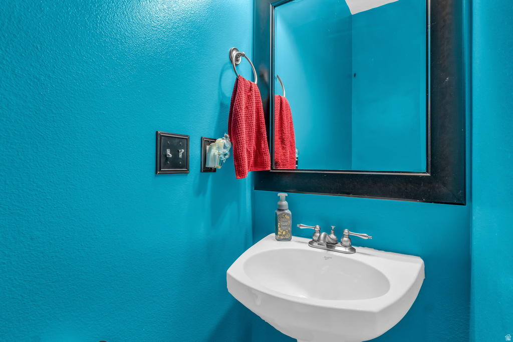 10782 S WYNGATE PARK DR South Jordan, UT 84095