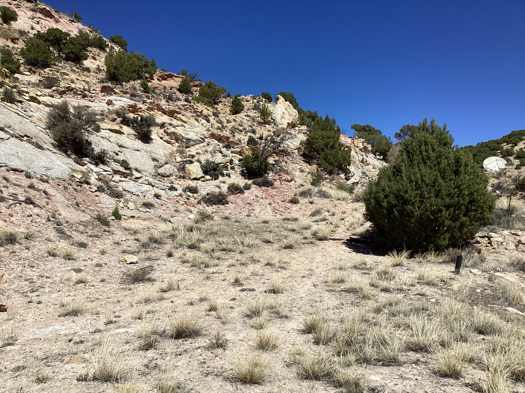 8  RED CLIFF CIR Manila, UT 84046