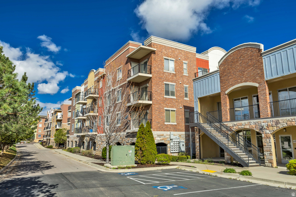 170 ALBION VILLAGE WAY #201 Sandy, UT 84070