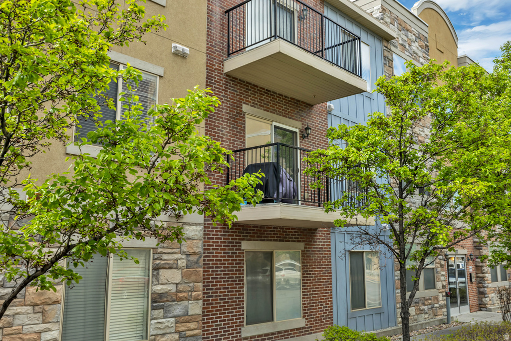 170 ALBION VILLAGE WAY #201 Sandy, UT 84070