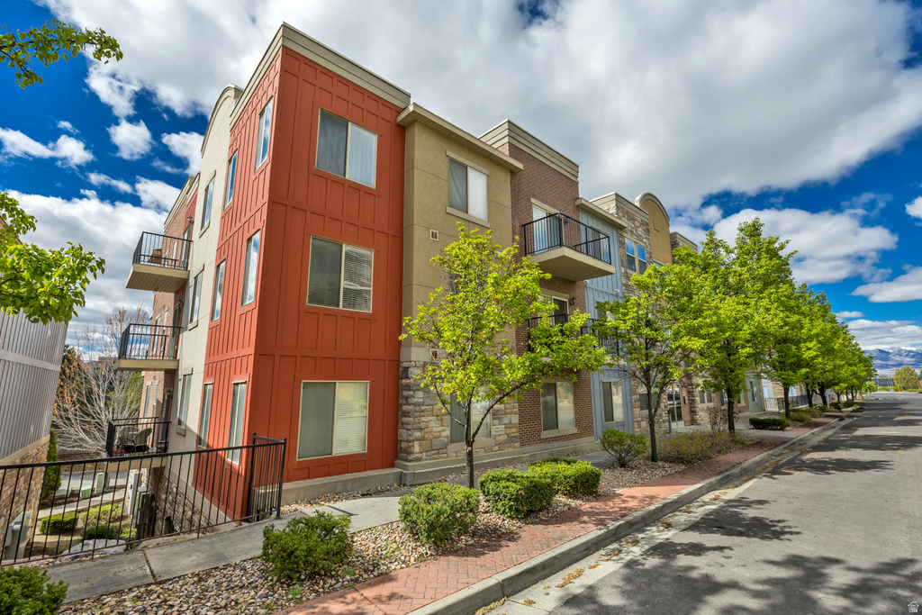 170 ALBION VILLAGE WAY #201 Sandy, UT 84070