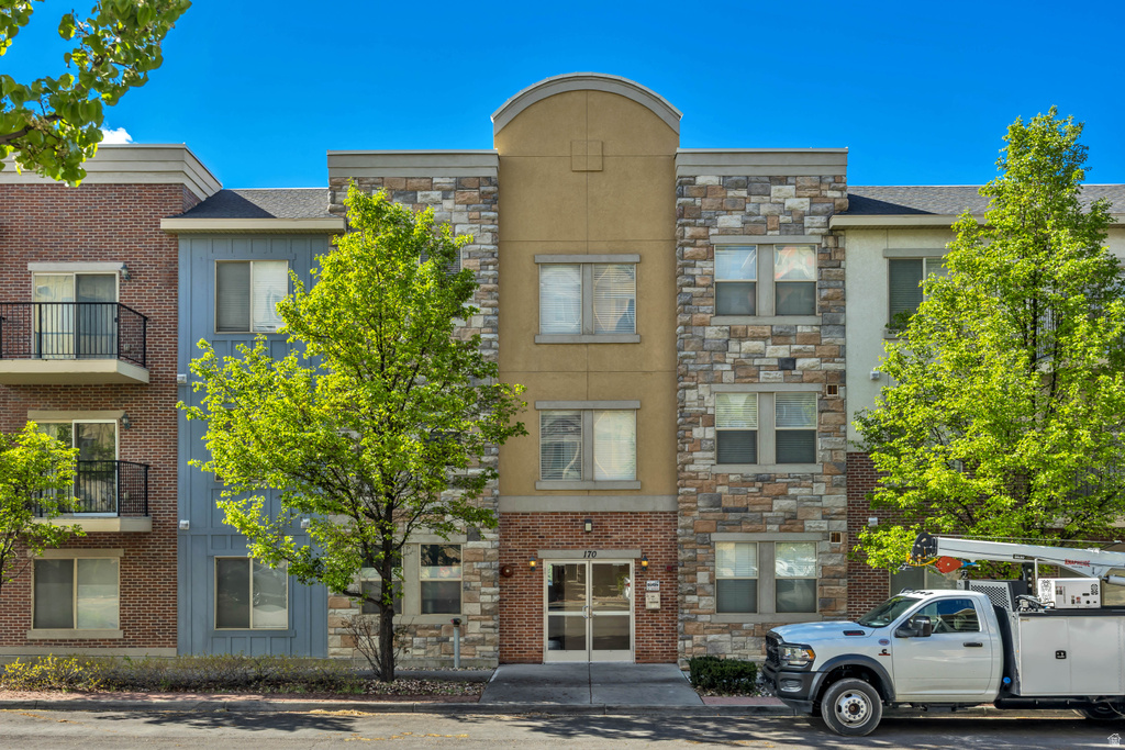 170 ALBION VILLAGE WAY #201 Sandy, UT 84070