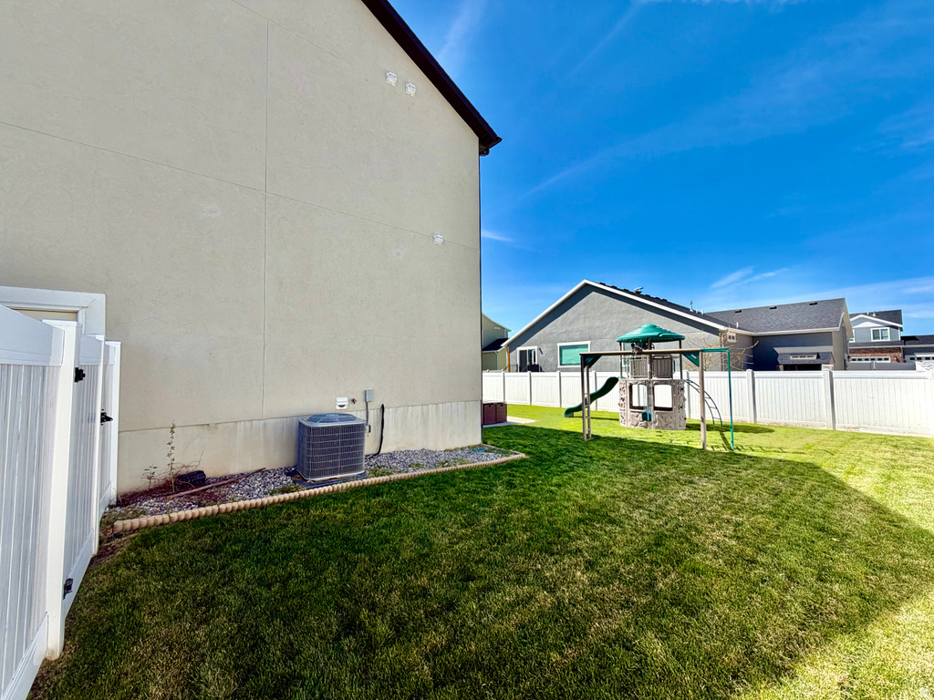 1074 S 4000 W Syracuse, UT 84075