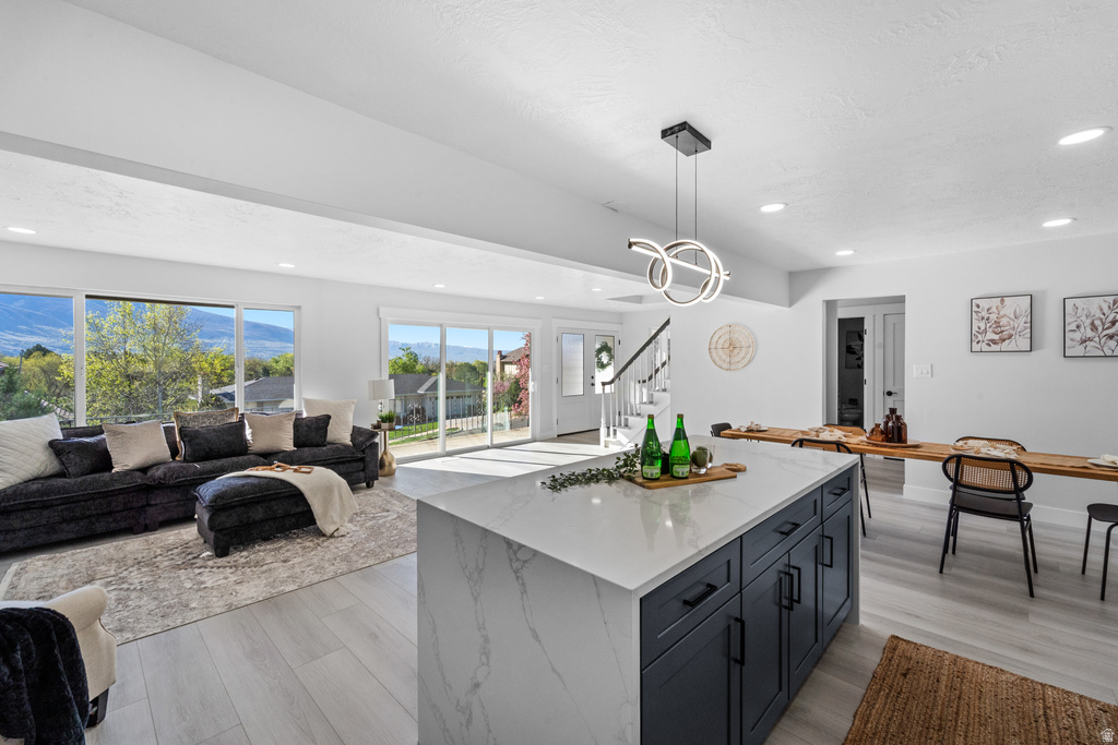 1406 SWINTON LN Farmington, UT 84025