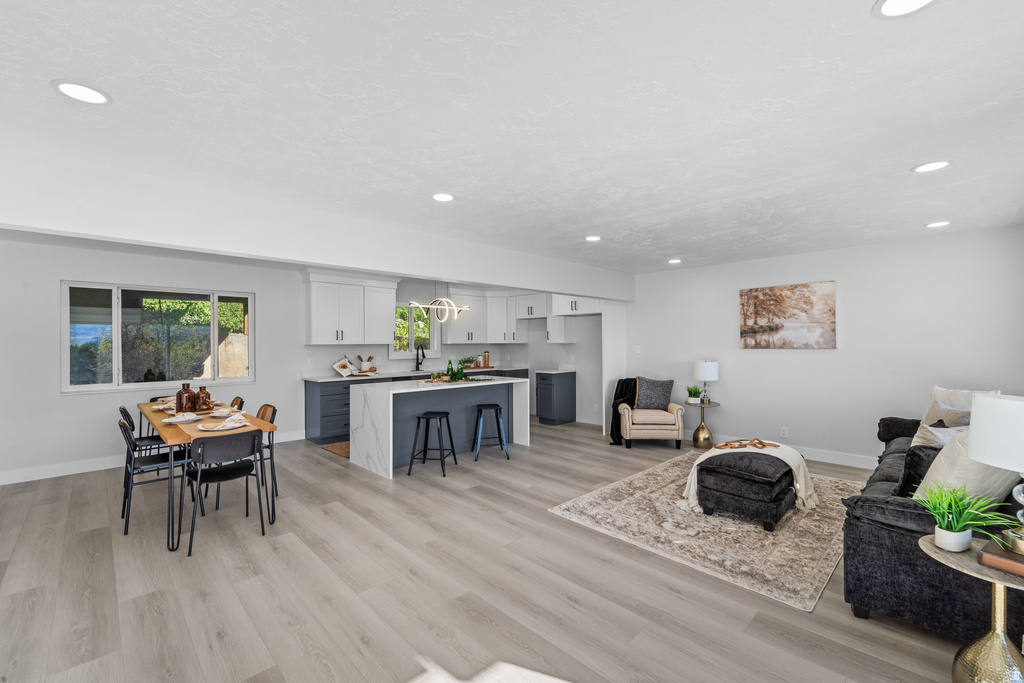 1406 SWINTON LN Farmington, UT 84025