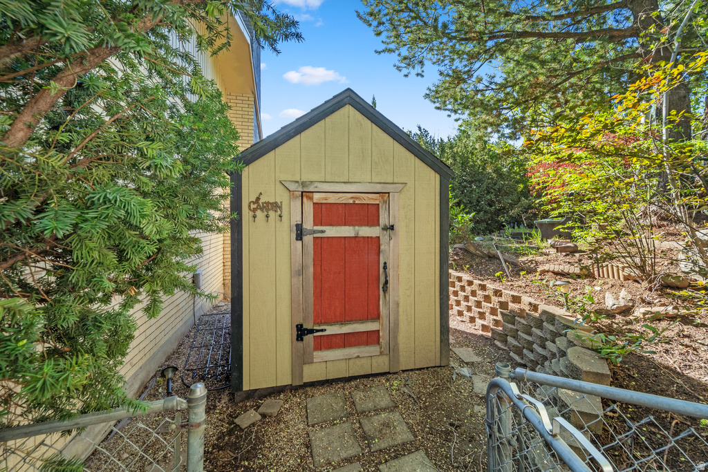 1406 SWINTON LN Farmington, UT 84025