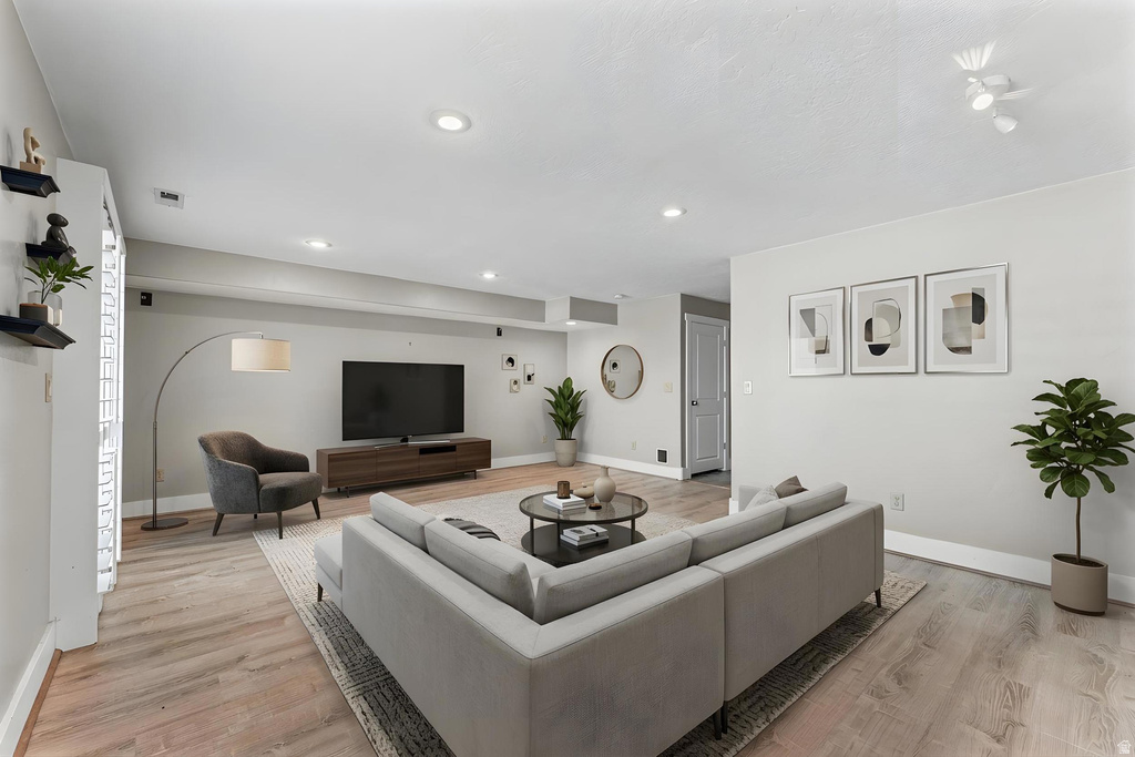 2064 S ORCHARD DR Bountiful, UT 84010