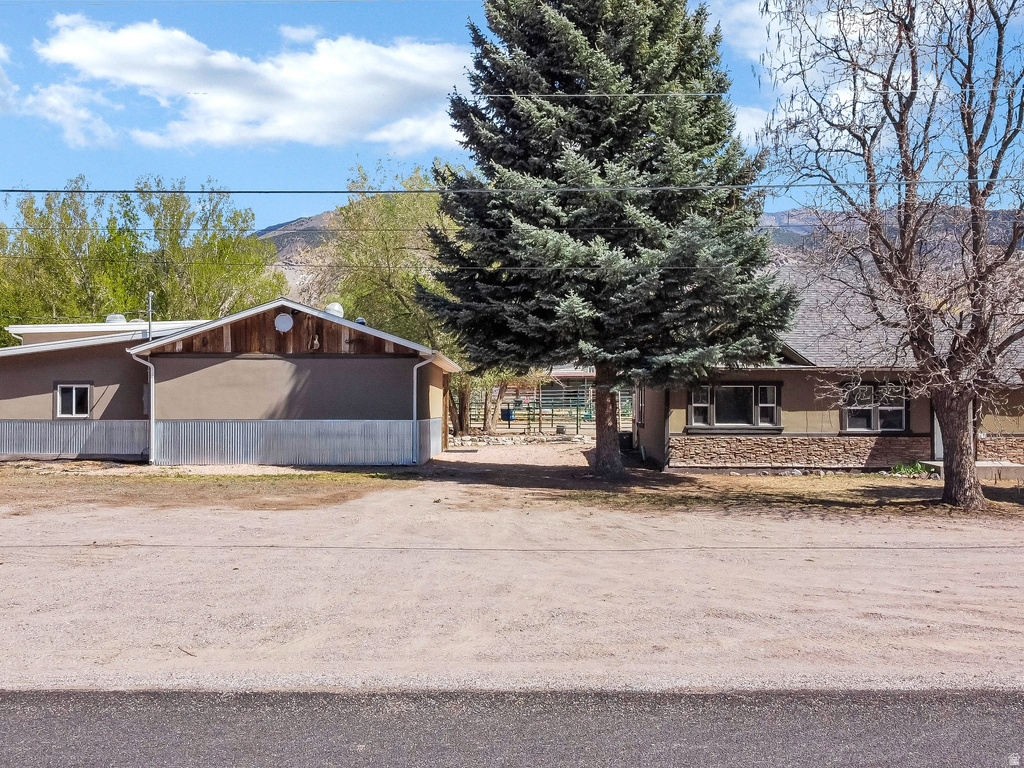 195 S 200 E Monroe, UT 84754
