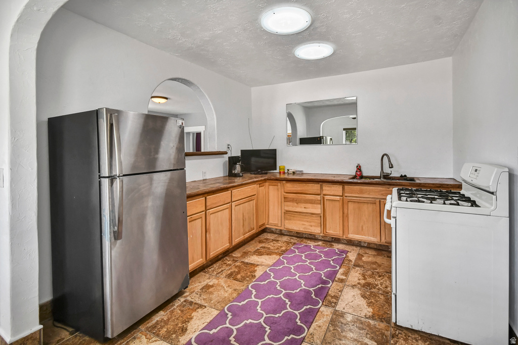195 S 200 E Monroe, UT 84754