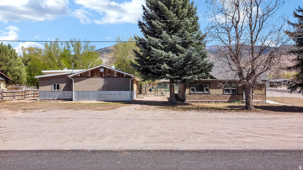 195 S 200 E Monroe, UT 84754