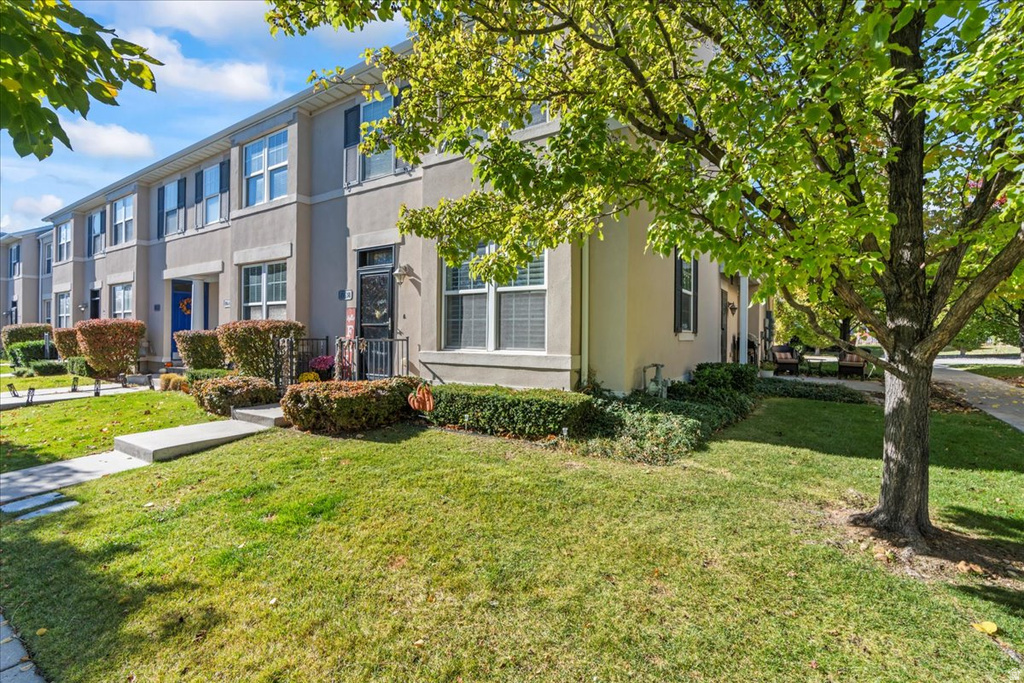 10638 S CAVE RUN LN South Jordan, UT 84009