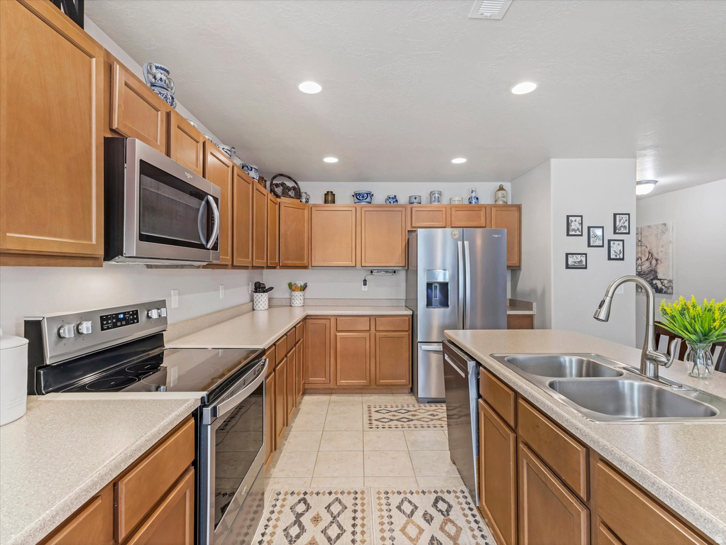 962 N ABBEY North Salt Lake, UT 84054