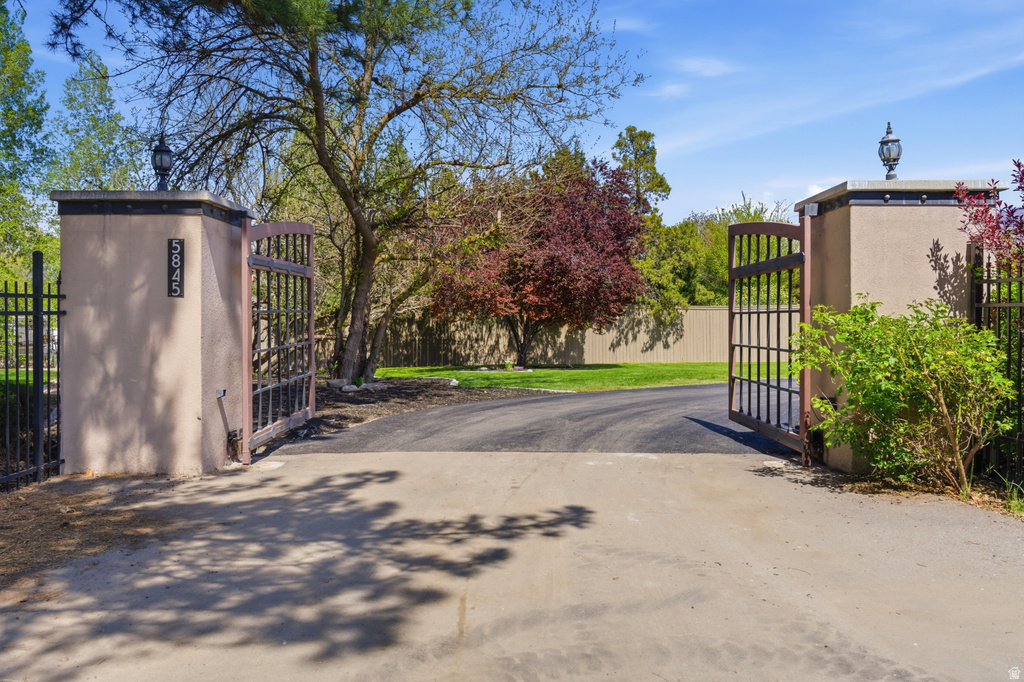 5845 S 1900 E Holladay, UT 84121