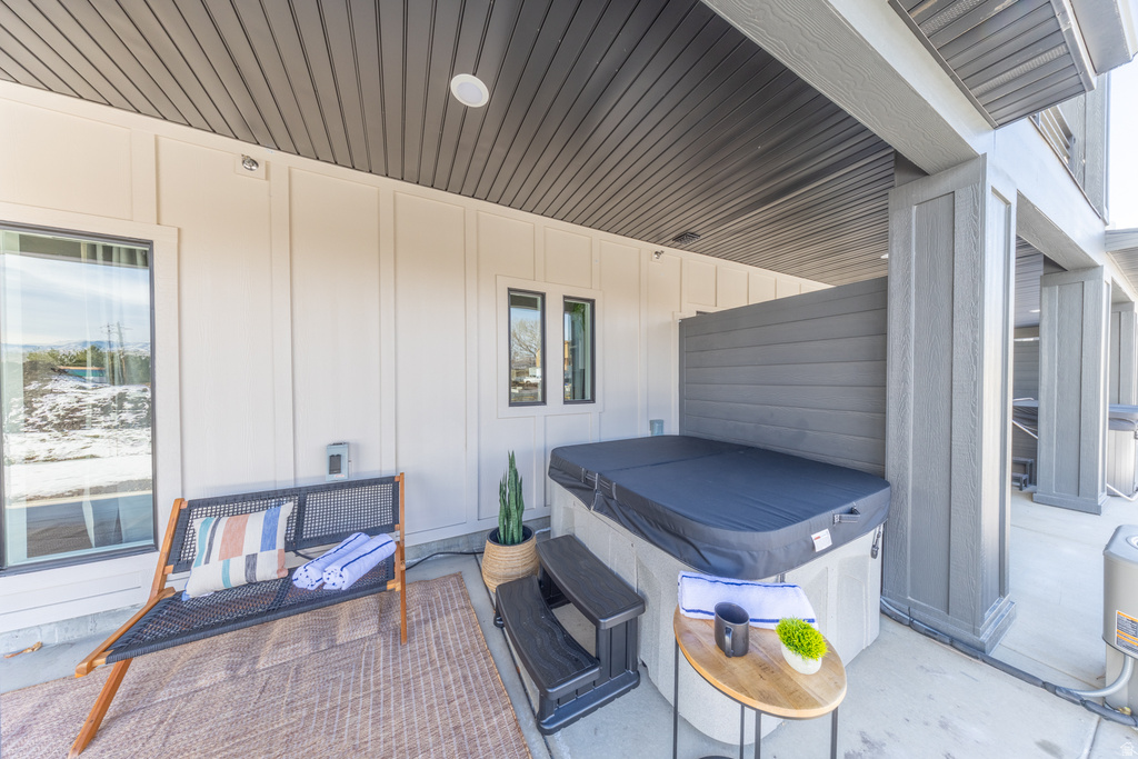 5846 N JEEDER DR Mountain Green, UT 84050