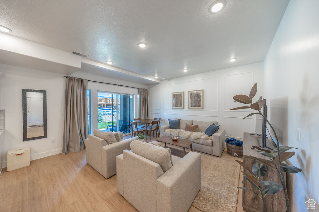5846 N JEEDER DR photo 3
