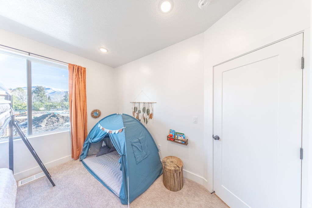 5842 N JEEDER DR Mountain Green, UT 84050