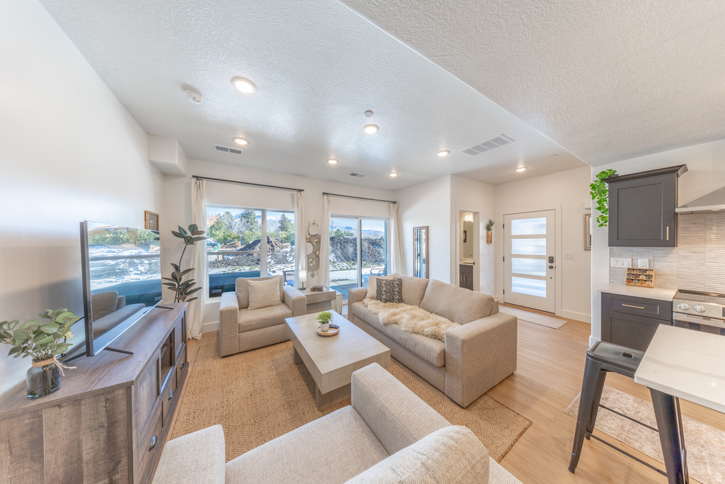 5842 N JEEDER DR Mountain Green, UT 84050