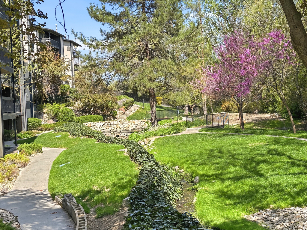 5019 S BEAVERBROOK LN #230 Murray, UT 84117