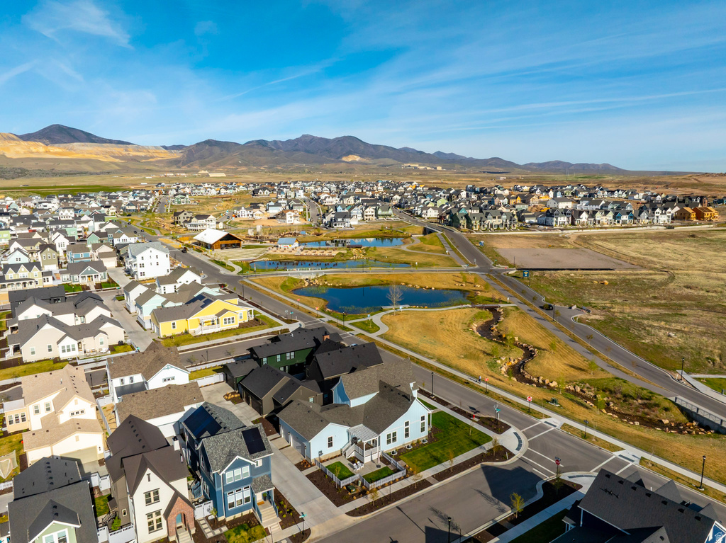 6543 W LAKE AVE South Jordan, UT 84009