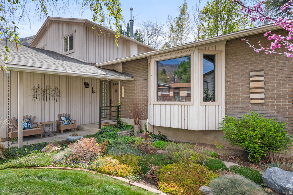 3528 E COUNTRY HOLLOW DR Cottonwood Heights, UT 84121