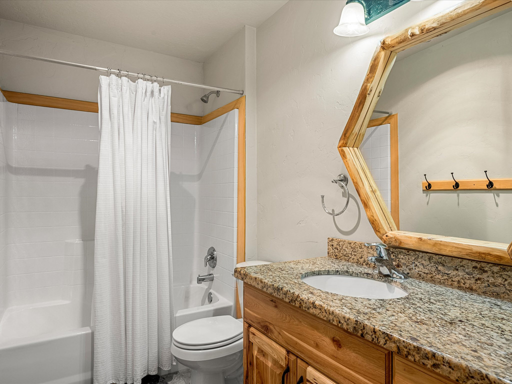 2372 S HIDAWAY CIR Garden City, UT 84028