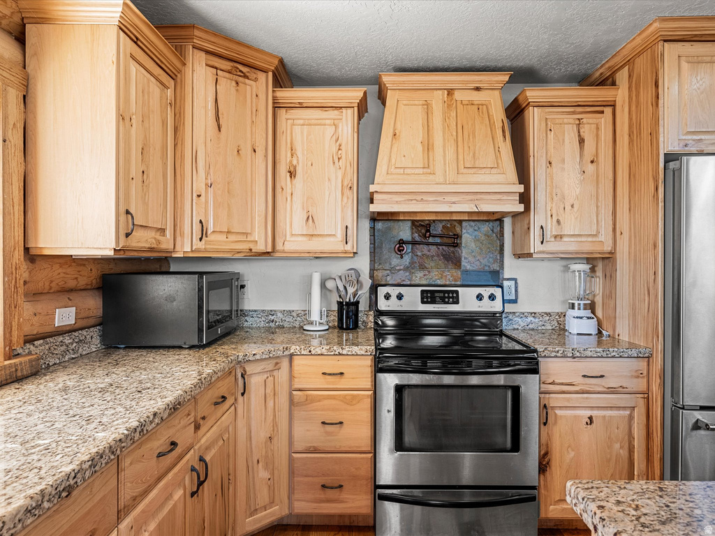 2372 S HIDAWAY CIR Garden City, UT 84028