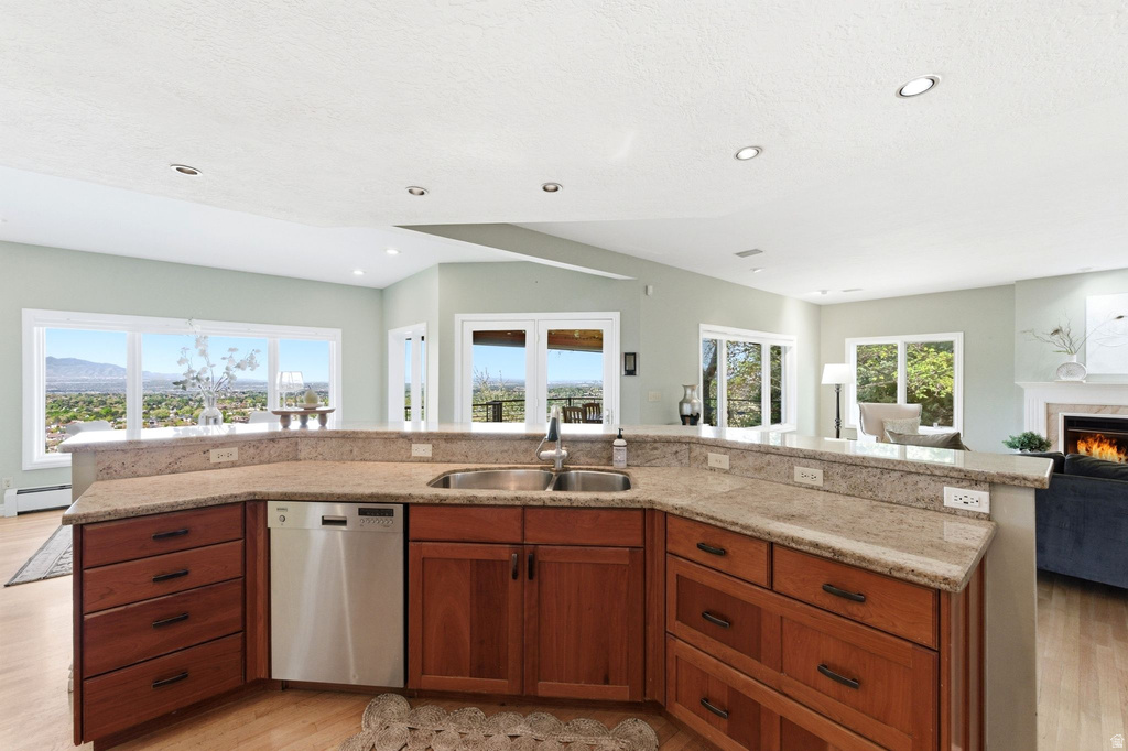 8 ALTAWOOD DR Sandy, UT 84092