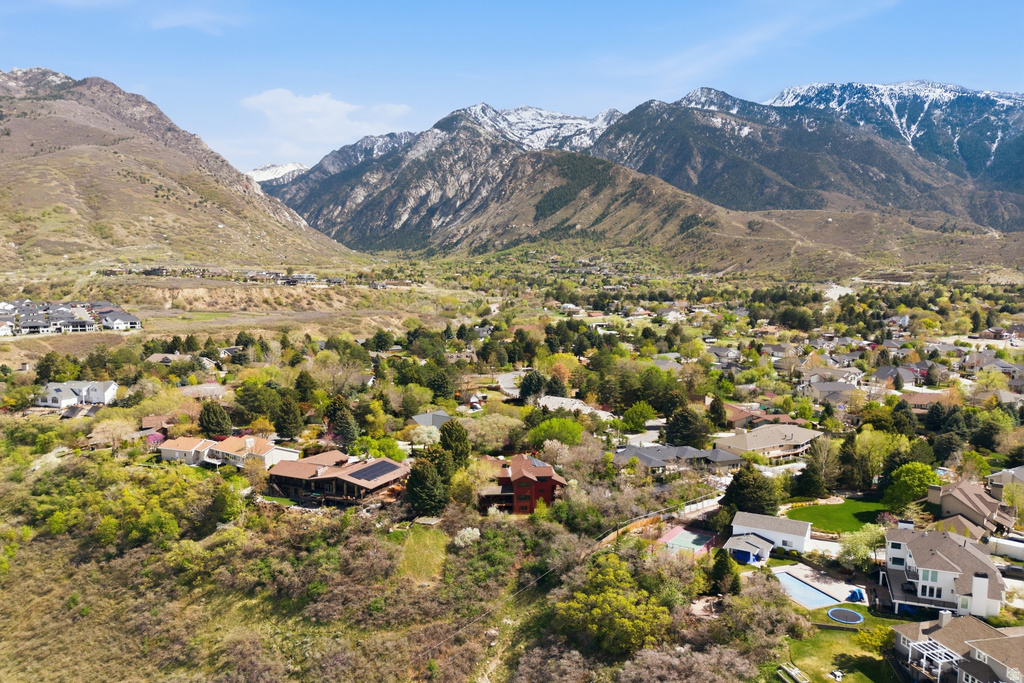 8 ALTAWOOD DR Sandy, UT 84092