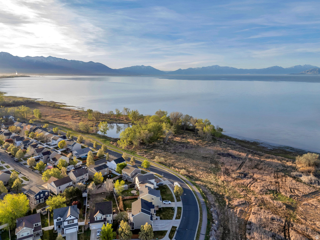 2087 E HAWTHORNE ST Saratoga Springs, UT 84043