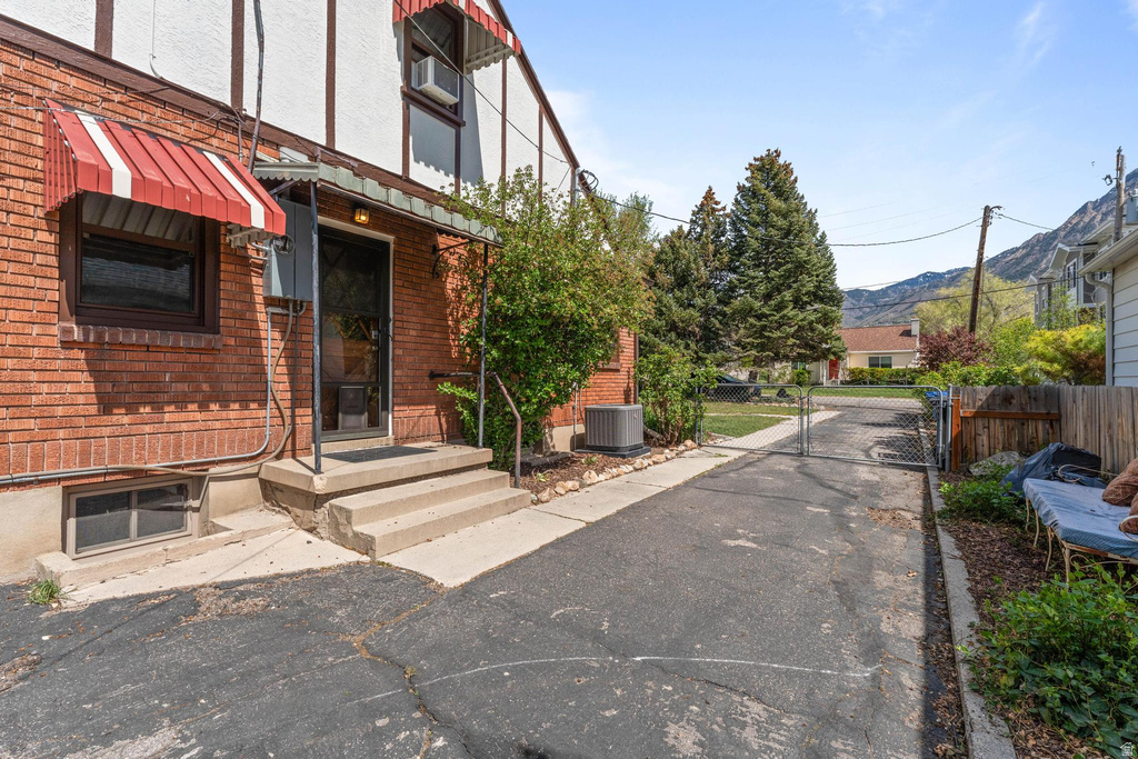 4640 S LOCUST LN Holladay, UT 84117