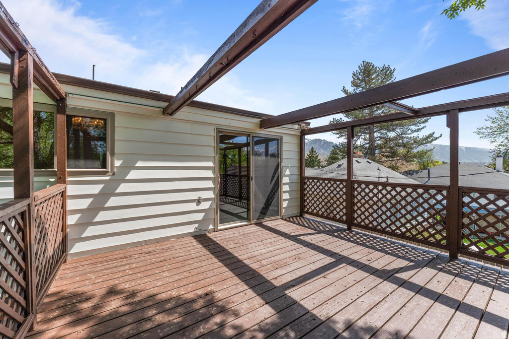 4640 S LOCUST LN Holladay, UT 84117