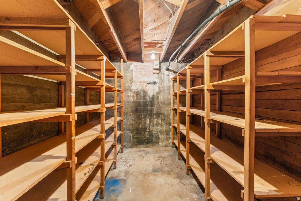 4640 S LOCUST LN Holladay, UT 84117