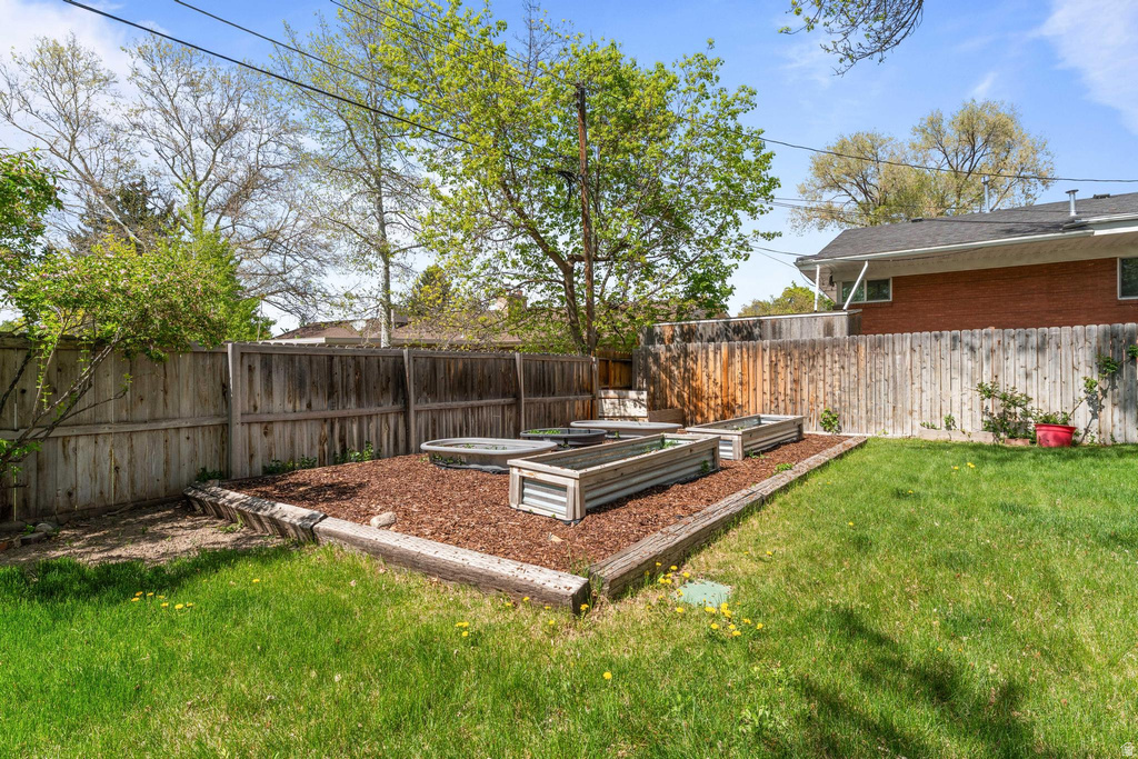 4640 S LOCUST LN Holladay, UT 84117