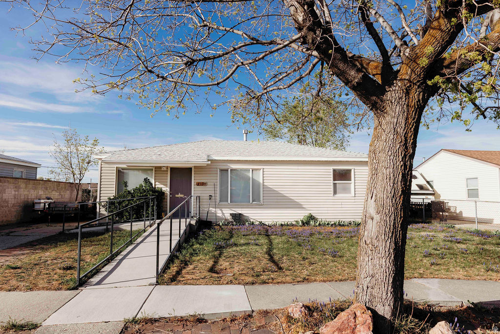 4594 W 5335 S Kearns, UT 84118