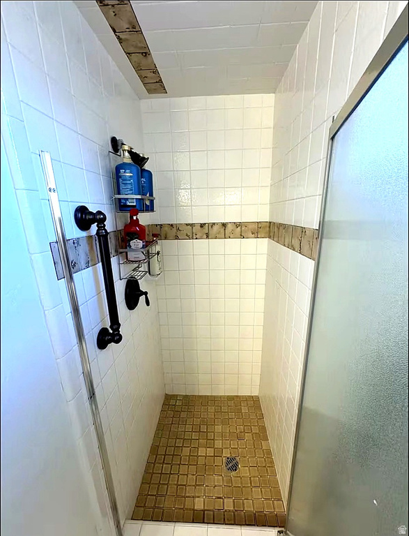 1697 E BUNKERHILL RD Holladay, UT 84117