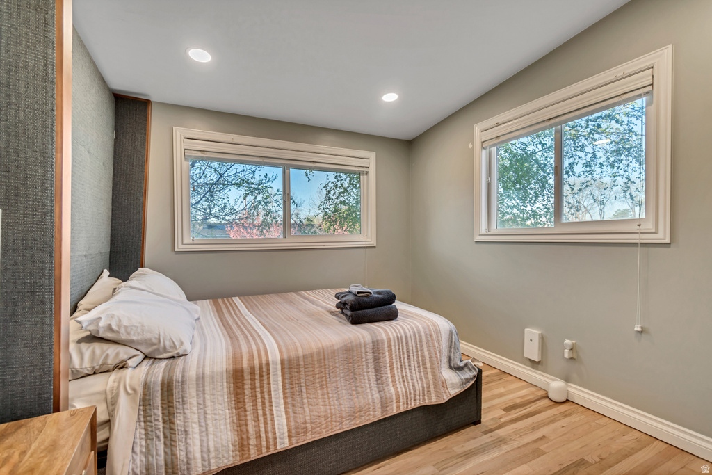 1697 E BUNKERHILL RD Holladay, UT 84117