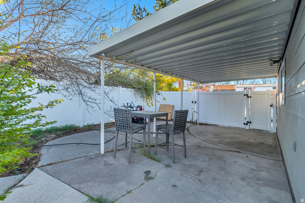 1697 E BUNKERHILL RD Holladay, UT 84117