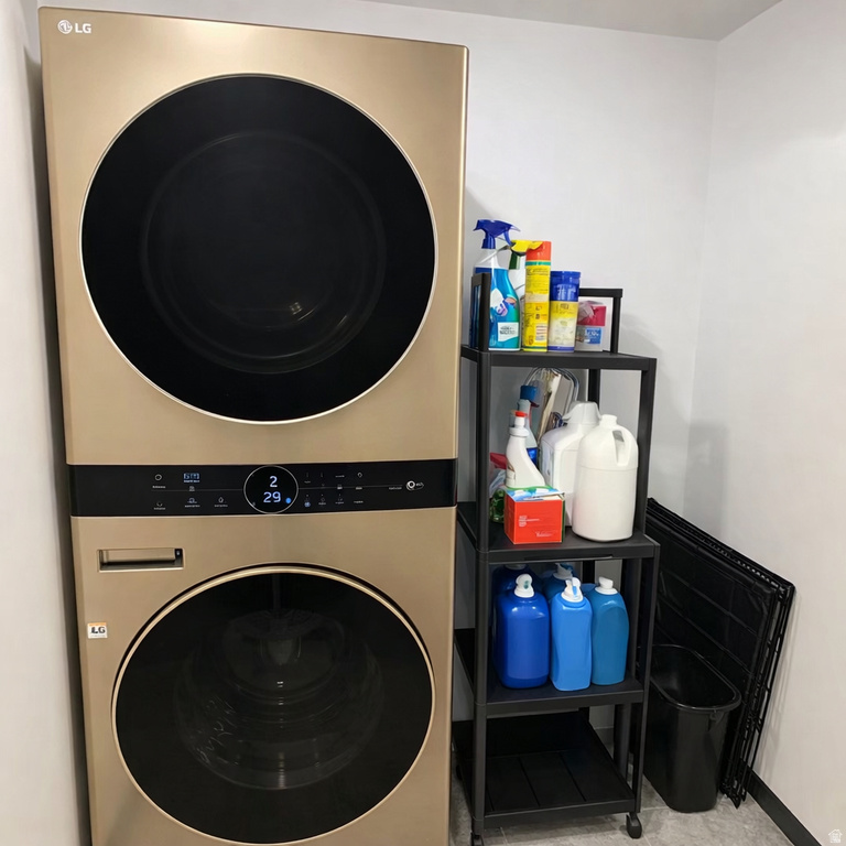 1697 E BUNKERHILL RD Holladay, UT 84117