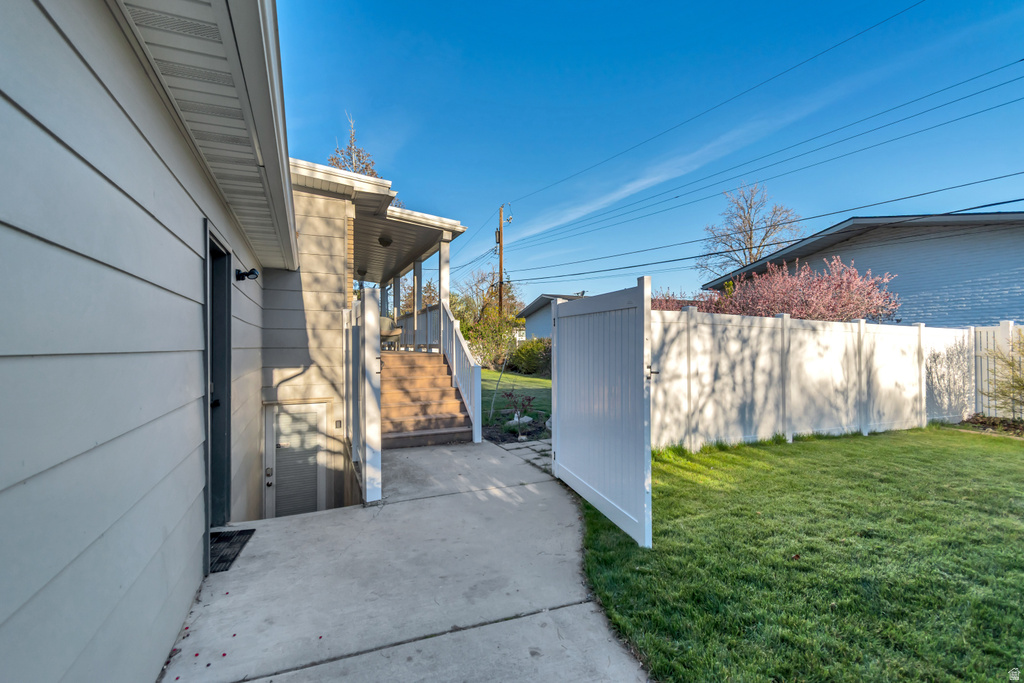 1697 E BUNKERHILL RD Holladay, UT 84117