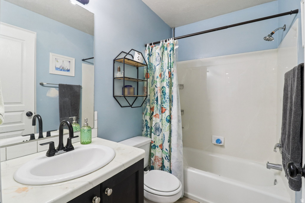 1699 W 2115 S Syracuse, UT 84075