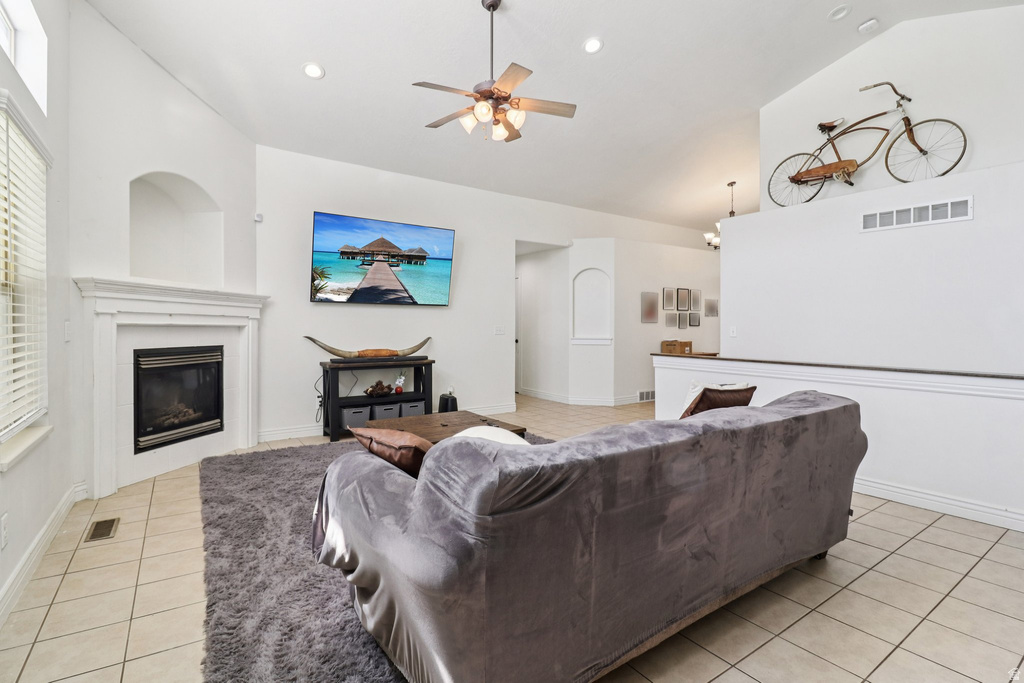 1699 W 2115 S Syracuse, UT 84075