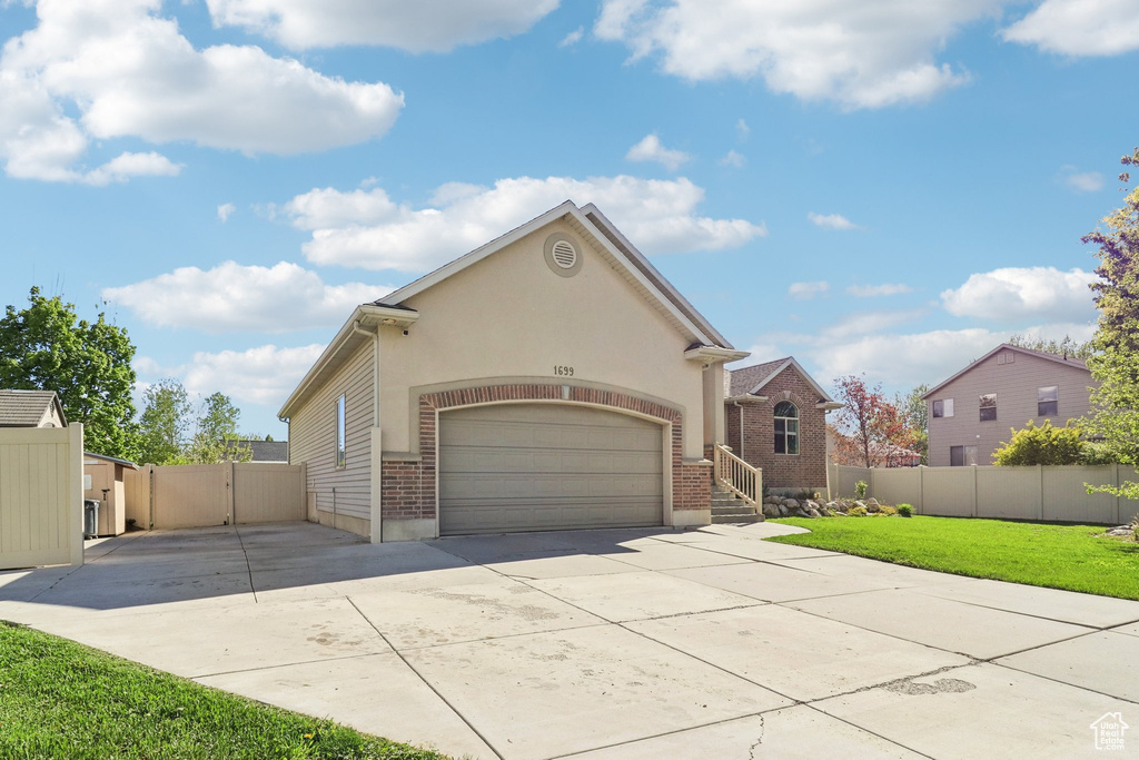1699 W 2115 S Syracuse, UT 84075