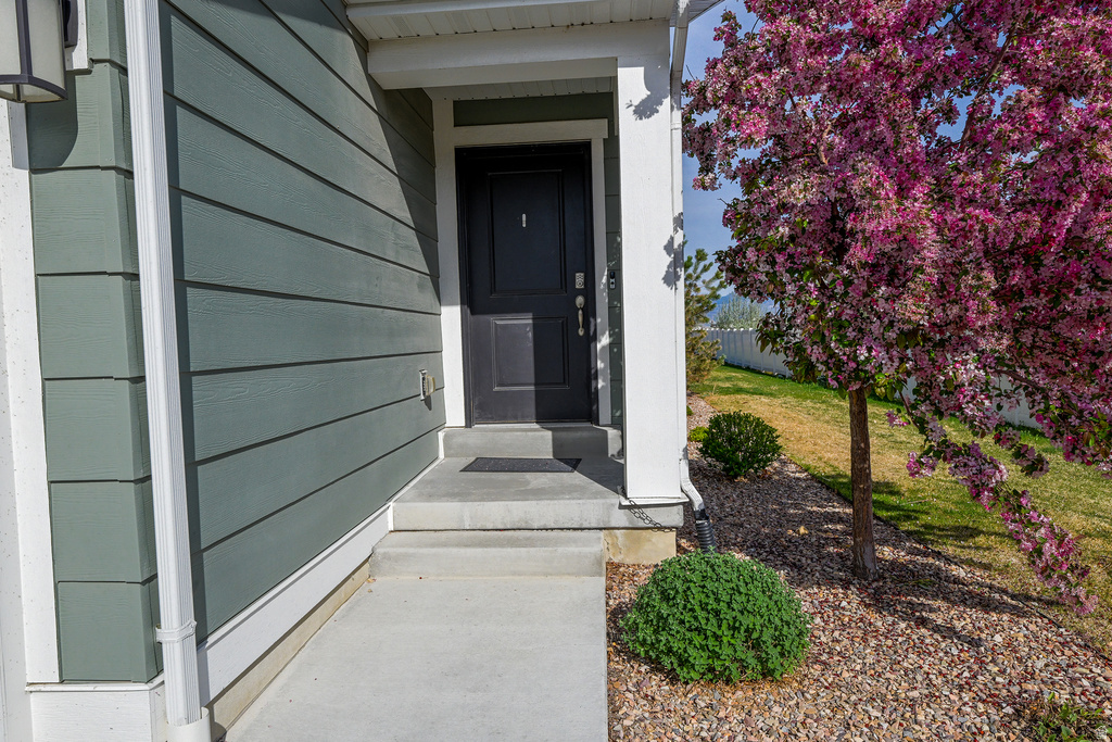 212 N OFFSHORE CT Saratoga Springs, UT 84045