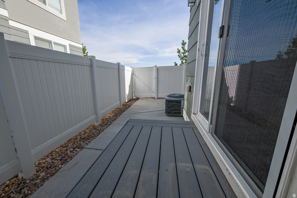 212 N OFFSHORE CT Saratoga Springs, UT 84045