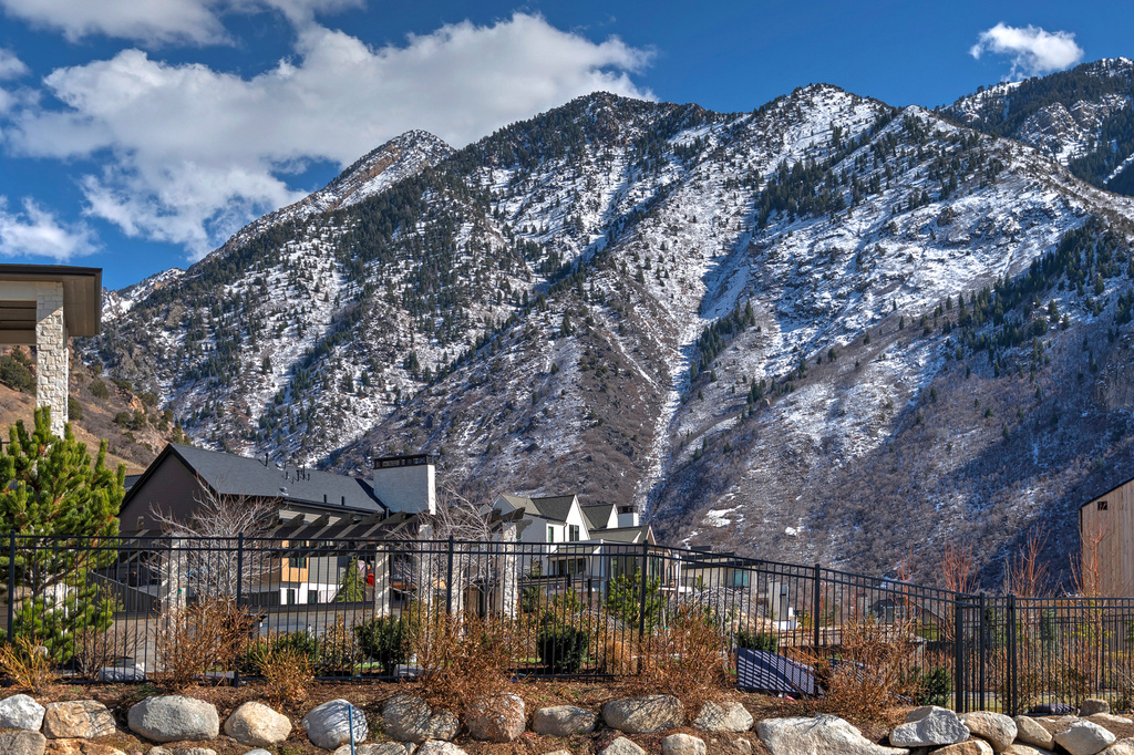 7054 S CITY VIEW DR Cottonwood Heights, UT 84121